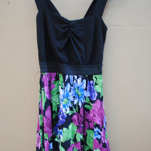 dELias Small black flower dress - Picture 1 of 4